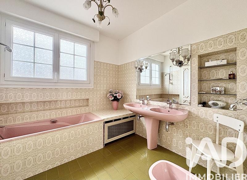 Maison - 216 m² - 10 pièces