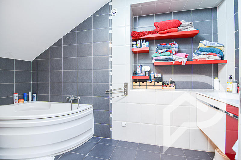 Maison - 147 m² - 6 pièces