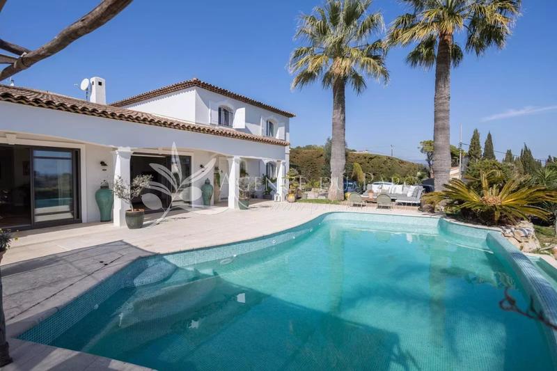 Maison - 250 m² - 6 pièces