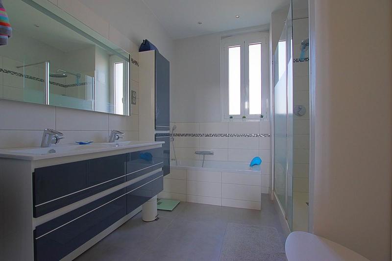 Maison - 286 m² - 9 pièces