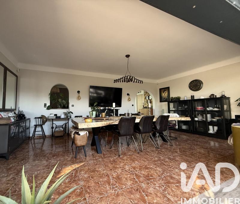 Maison - 212 m² - 7 pièces