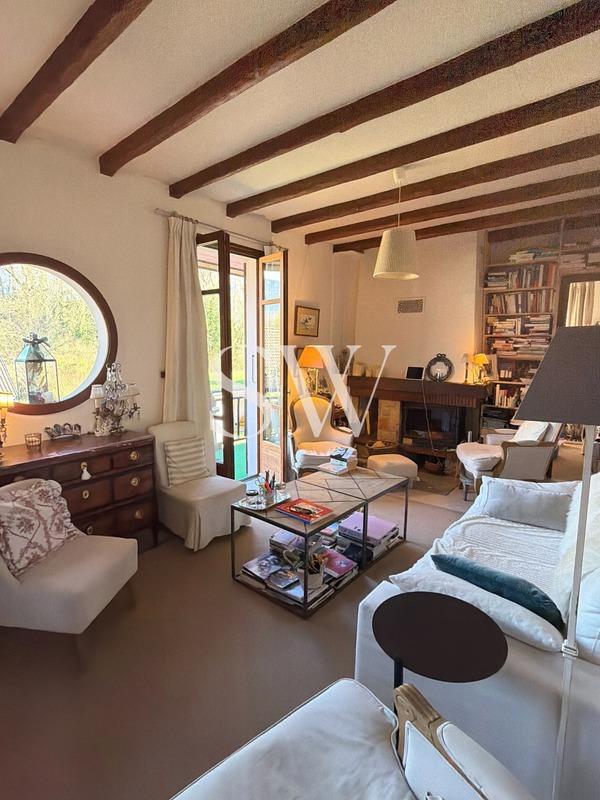 Maison - 200 m² - 9 pièces