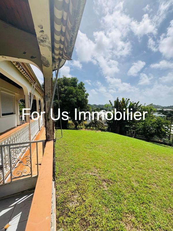 Maison - 262 m² - 8 pièces