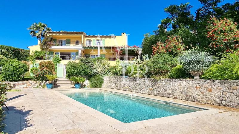 Maison - 273 m² - 7 pièces