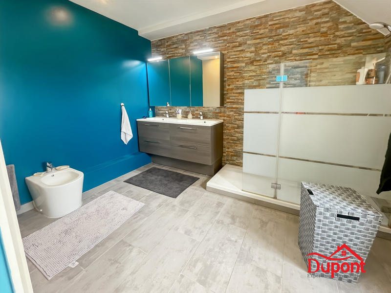 Maison traditionnelle - 168 m² - 7 pièces