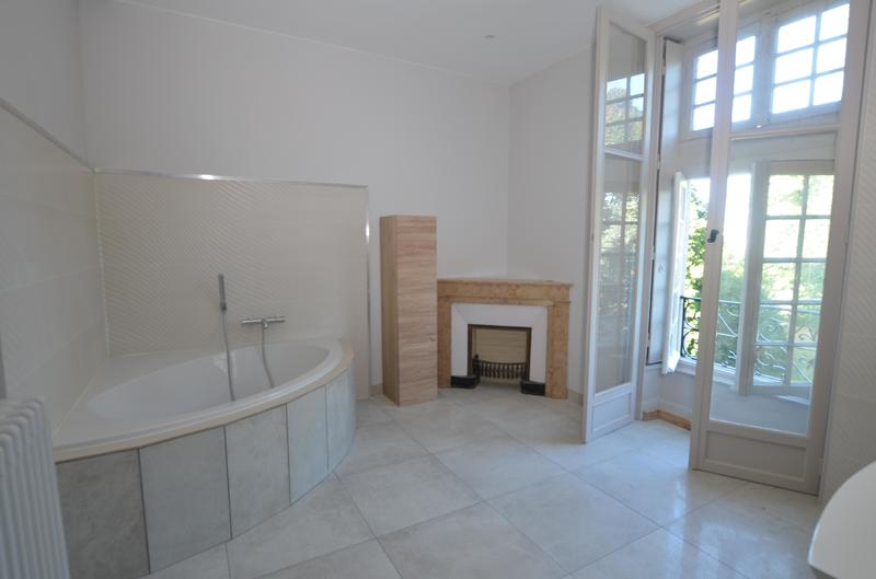 Demeure - 217 m² - 11 pièces