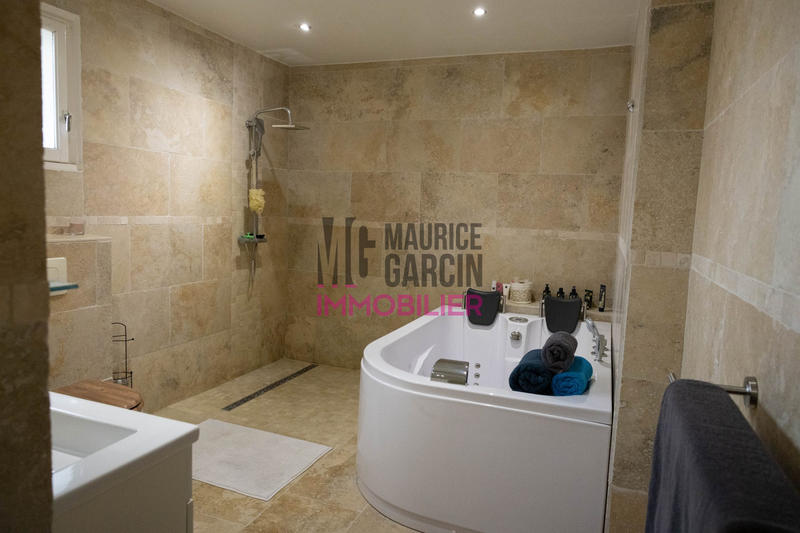 Maison - 238 m² - 6 pièces