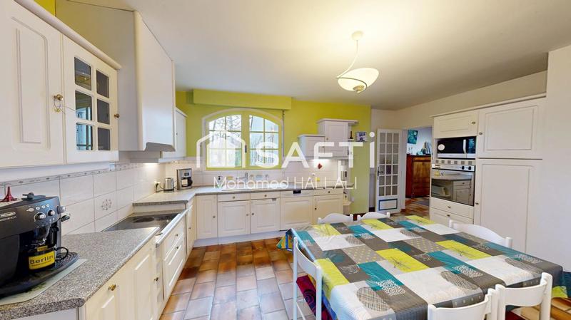 Maison - 210 m² - 8 pièces