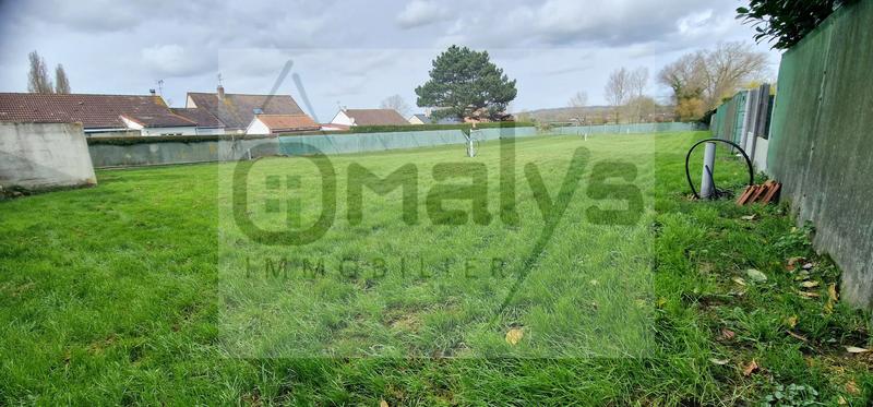 Terrain constructible - 1 400 m²
