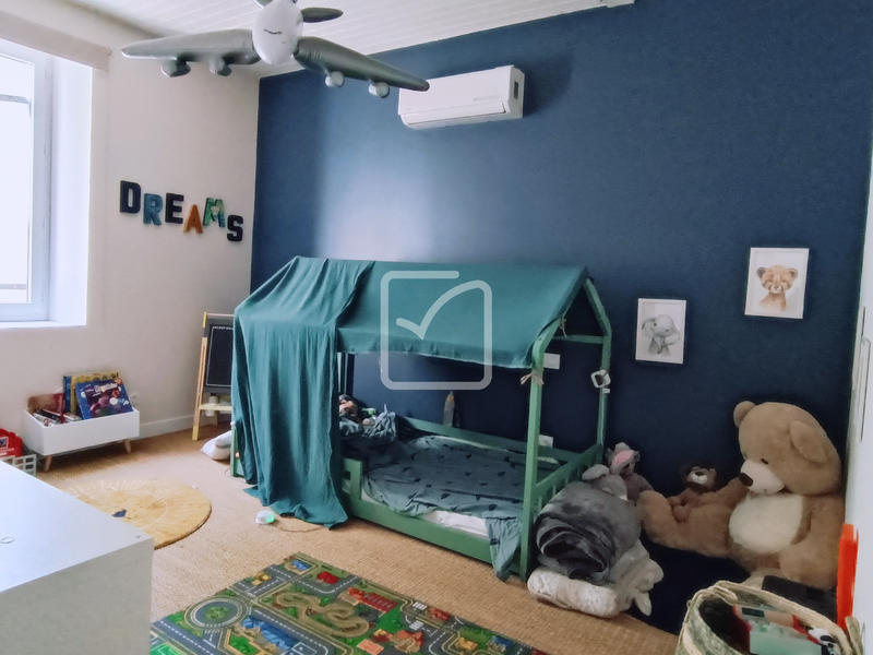 Maison - 203 m² - 6 pièces