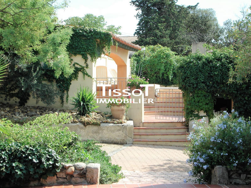 Villa - 243 m² - 11 pièces