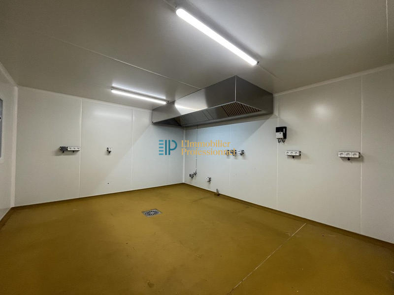 Local d'activités - 163 m²
