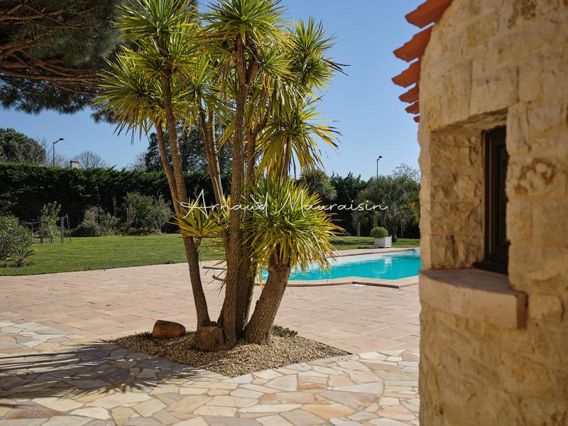 Maison - 240 m² - 6 pièces