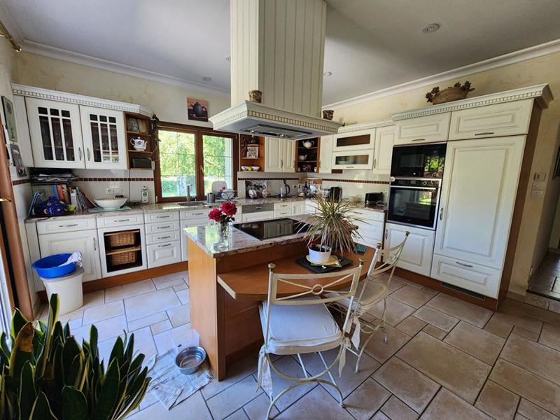 Maison - 246 m² - 7 pièces