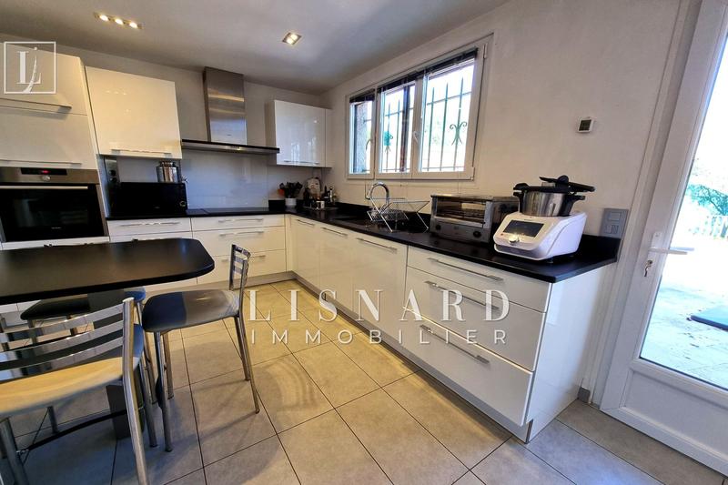 Maison - 180 m² - 5 pièces