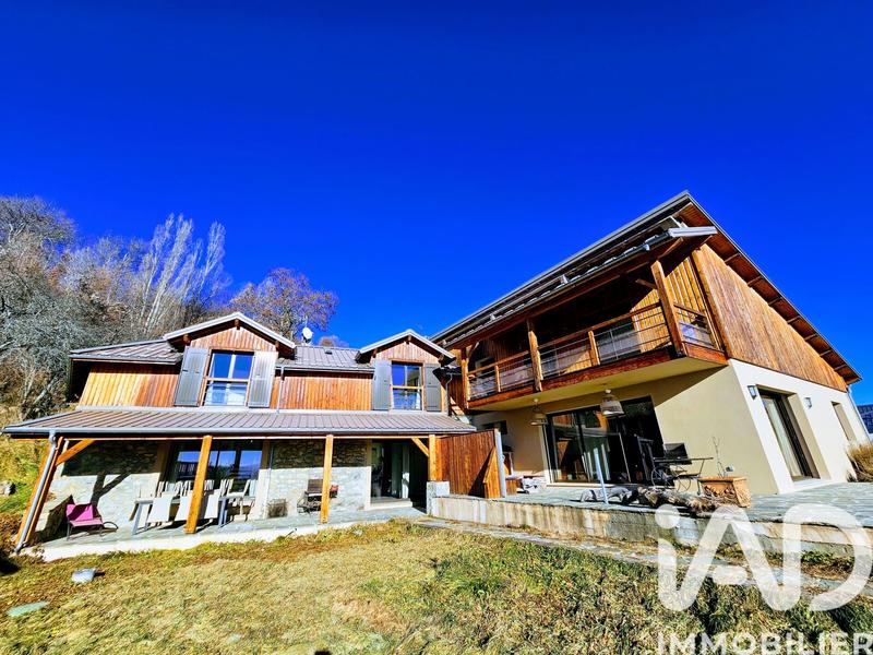 Châlet - 287 m² - 10 pièces