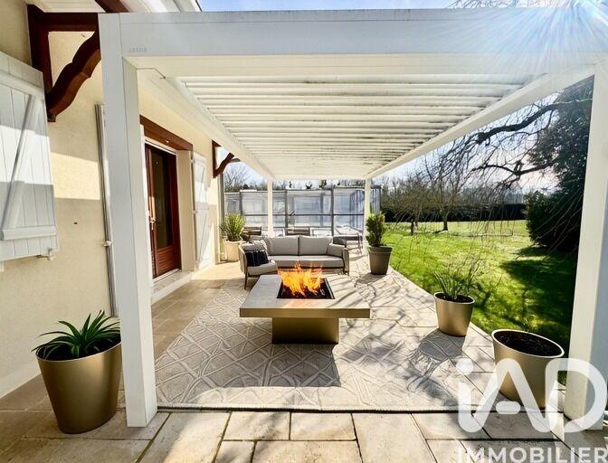 Maison - 286 m² - 9 pièces