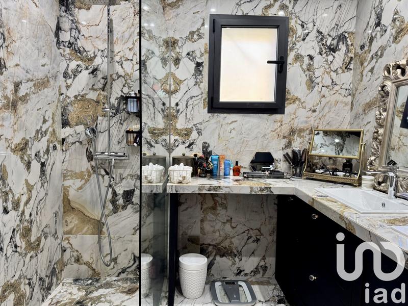 Maison - 243 m² - 5 pièces