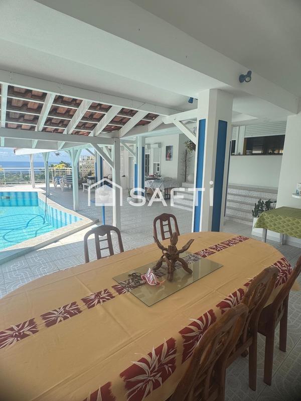 Maison - 327 m² - 10 pièces