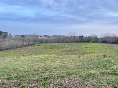 Terrain constructible - 1 200 m²