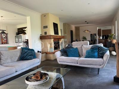 Maison - 142 m² - 6 pièces