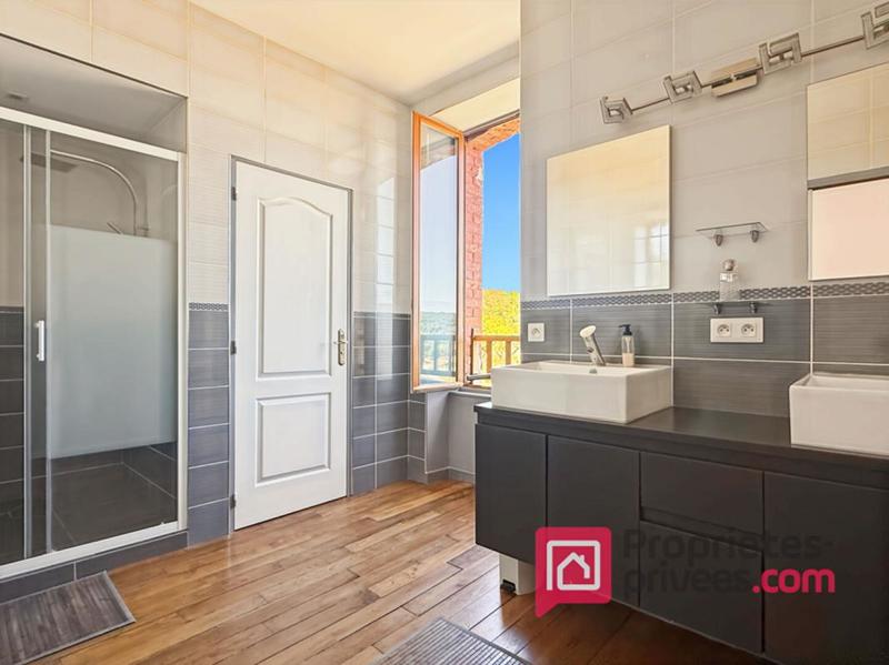 Maison - 190 m² - 8 pièces