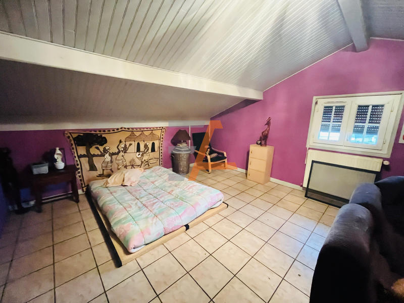 Maison - 237 m² - 9 pièces