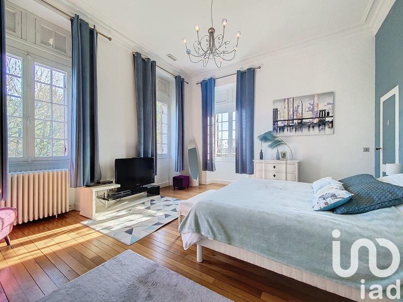 Maison - 471 m² - 11 pièces