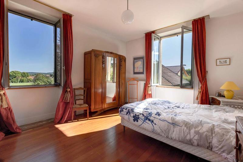 Propriété - 413 m² - 10 pièces