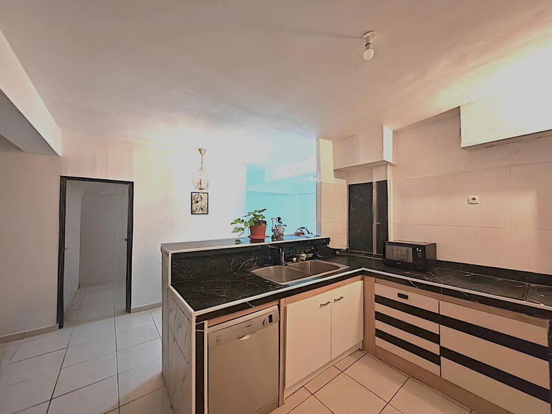 Maison - 300 m² - 16 pièces