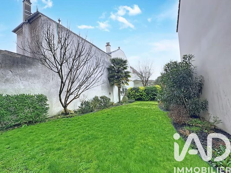 Maison - 233 m² - 8 pièces