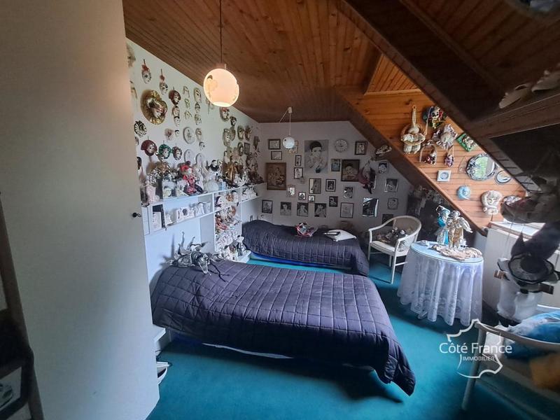 Maison - 250 m² - 7 pièces