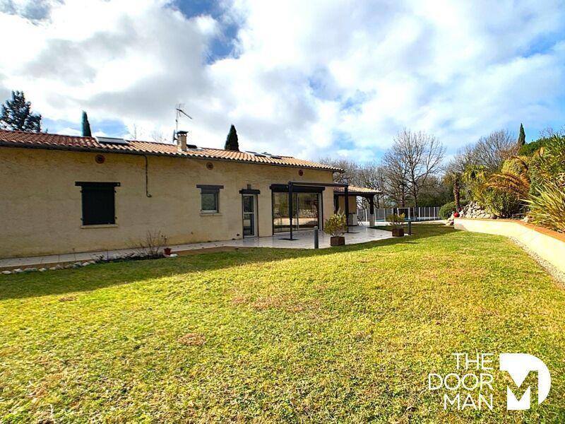 Maison - 220 m² - 8 pièces