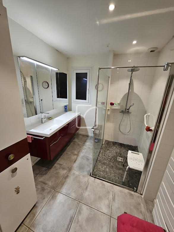 Maison - 168 m² - 7 pièces