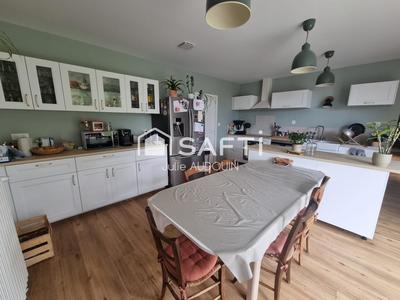 Maison - 240 m² - 9 pièces