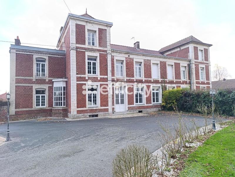 Maison - 954 m² - 40 pièces