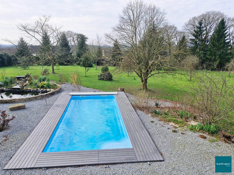 Maison - 254 m² - 6 pièces