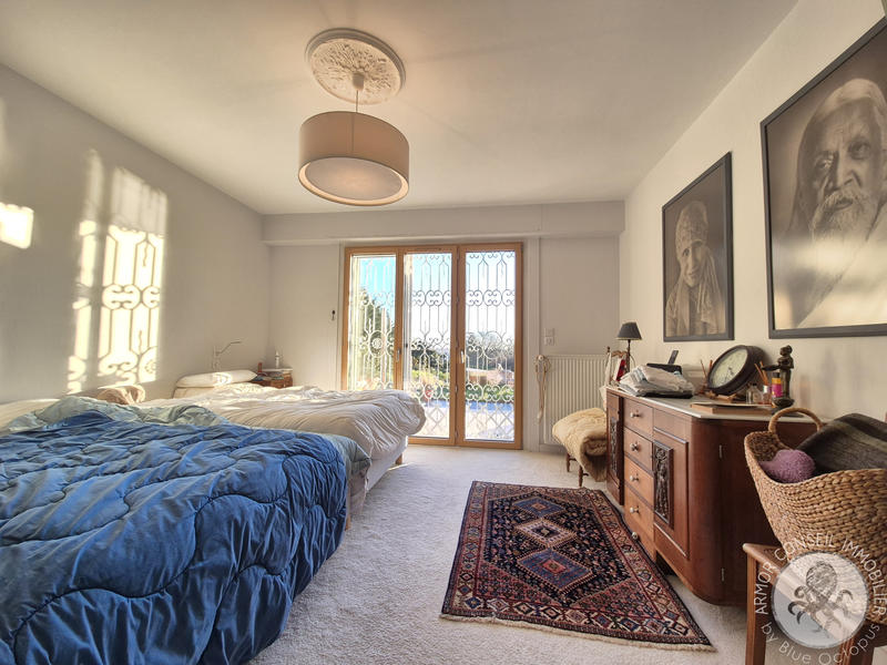 Maison - 240 m² - 8 pièces