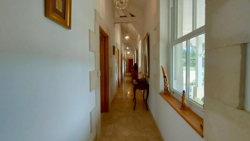 Propriété - 280 m² - 10 pièces