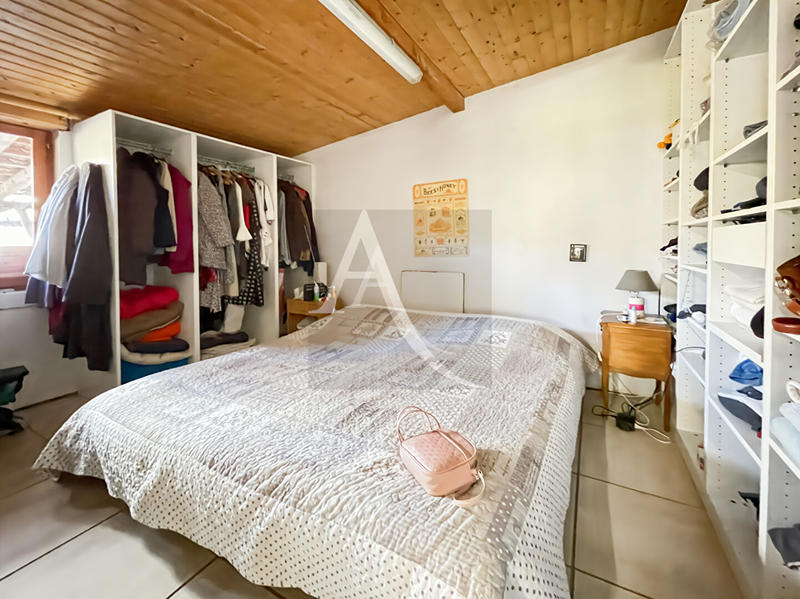 Maison - 300 m² - 6 pièces