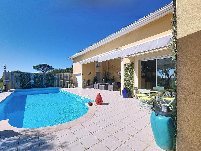 Maison - 200 m² - 8 pièces