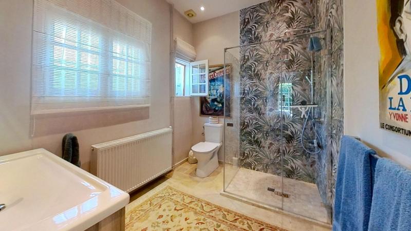 Maison traditionnelle - 203 m² - 8 pièces