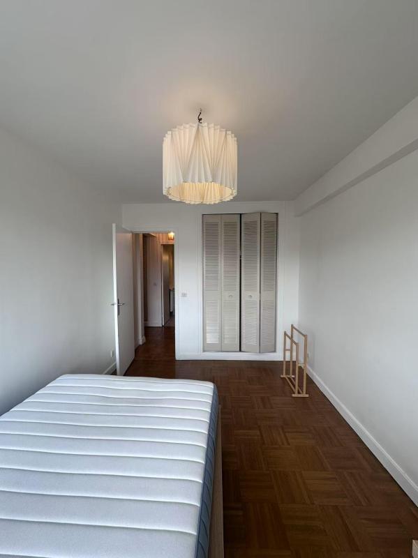 Studio - 60 m² - 1 pièce