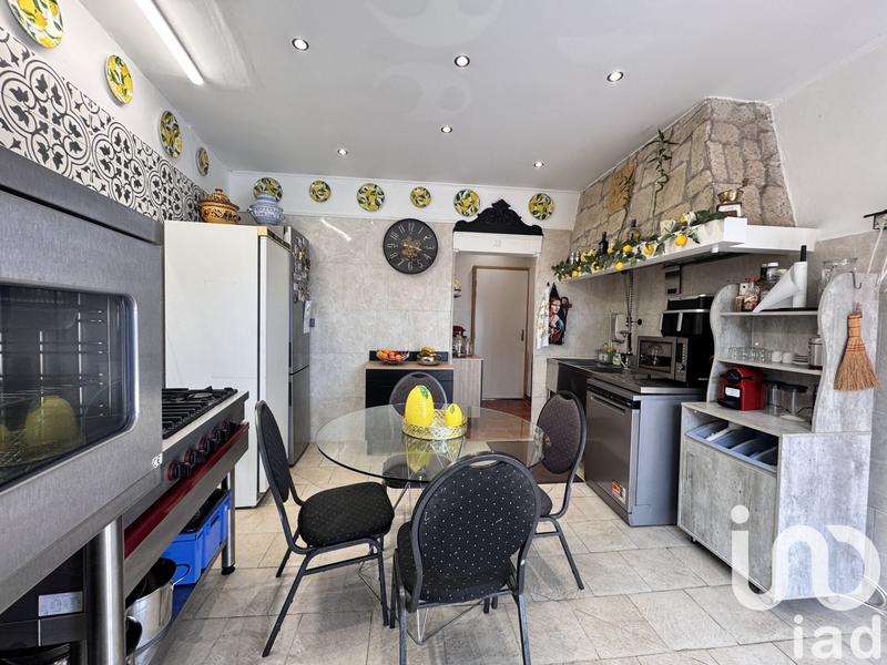 Maison - 181 m² - 7 pièces