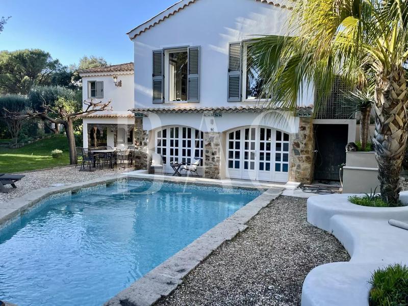 Villa - 273 m² - 12 pièces