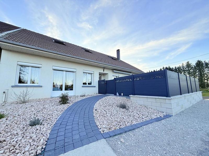 Maison - 200 m² - 8 pièces