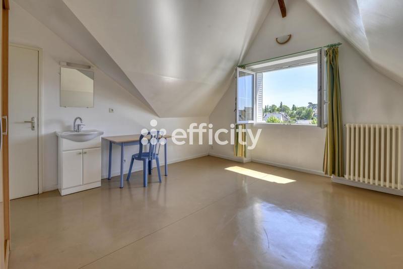 Maison - 217 m² - 9 pièces