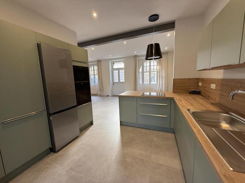 Demeure - 152 m² - 8 pièces