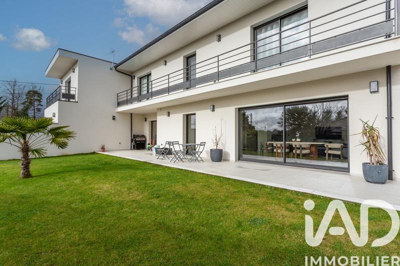 Maison de maîtres - 267 m² - 13 pièces