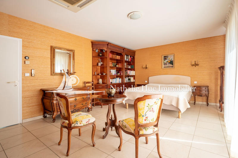 Maison - 256 m² - 7 pièces